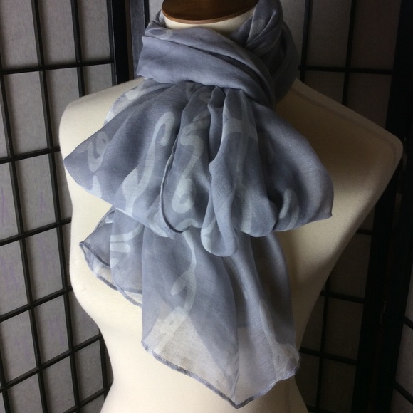 Banana Republic Gray & White Scarf! - Picture 1 of 5